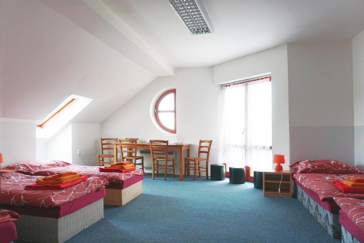 Leo - Penzion Jevišovice Buitenkant foto