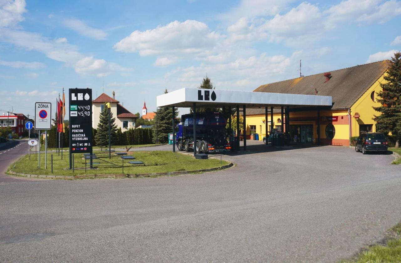 Leo - Penzion Jevišovice Buitenkant foto